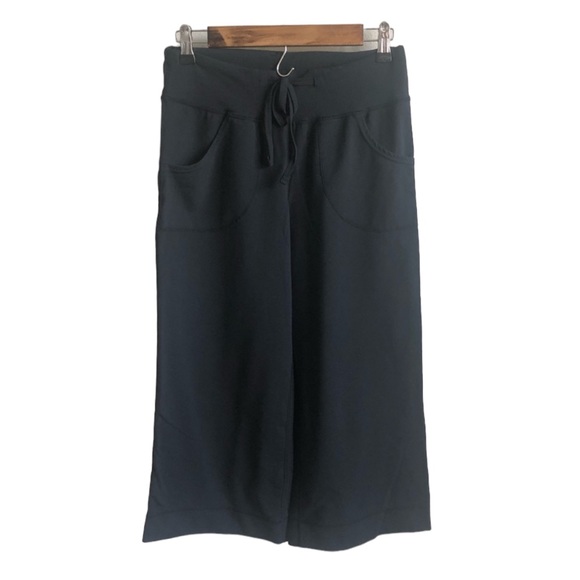 lululemon athletica Pants - Lululemon Black Still Crops 4 EUC